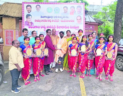జానపద సంబరాల్లో బాలకేంద్రం చిన్నారులు