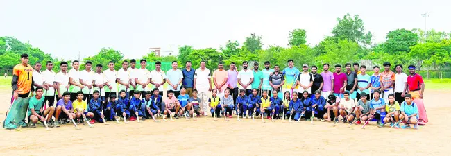 హాకీ అభివృద్ధికి కృషి