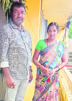 మహిళను కాపాడిన కానిస్టేబుల్