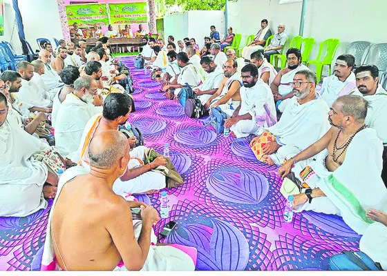 వేదాలతో లోకం సుభిక్షం