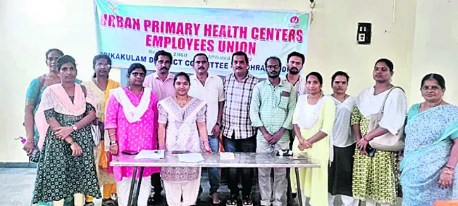 ‘యూపీహెచ్సీ ఉద్యోగులకు ఉద్యోగ భద్రత కల్పించాలి’