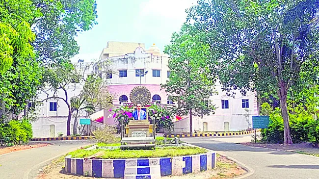 సమస్యలతో సతమతం