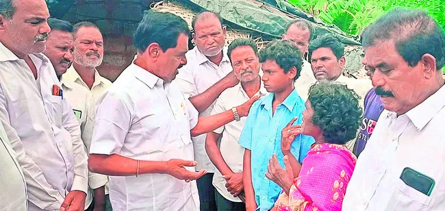 బాధితులకు అండగా నిలబడుతాం 