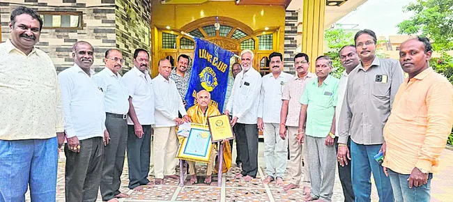వండర్ బుక్లో విశ్వేశ్వర్రావు