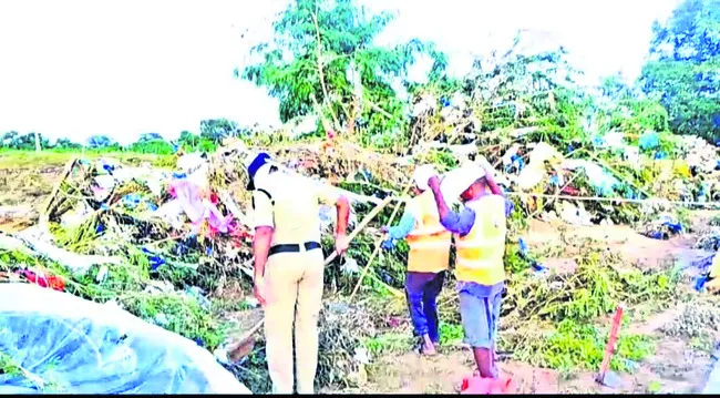 కొట్టుకొచ్చిన మృతదేహం
