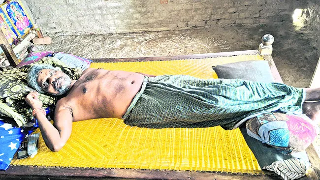 పక్షవాత రోగిపై పచ్చపాతం