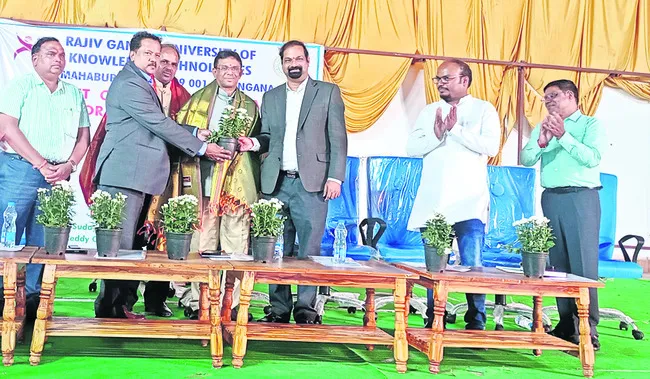 మార్కులు కాదు.. మార్పు కావాలి