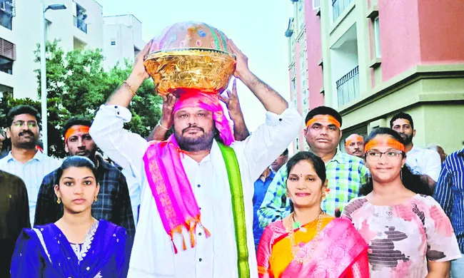 సందడి