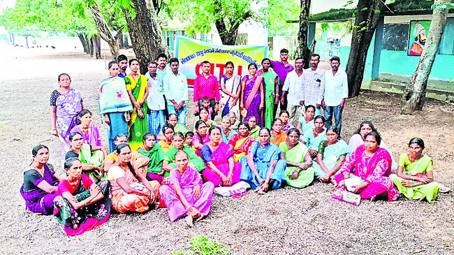 స్కావెంజర్ల సమస్యలు పరిష్కరించాలి