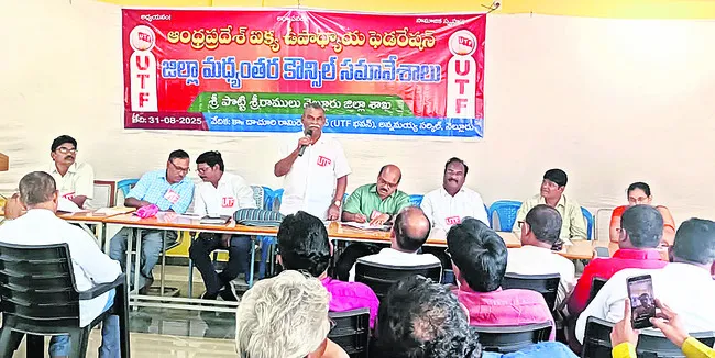 30 శాతం ఐఆర్ను ప్రకటించాలి