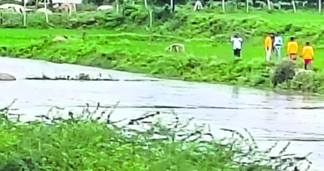 గల్లంతైన మహిళ కోసం గాలింపు