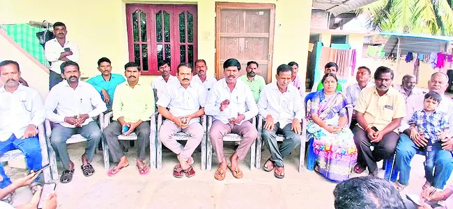 రైతులను పట్టించుకోని ఎమ్మెల్యే
