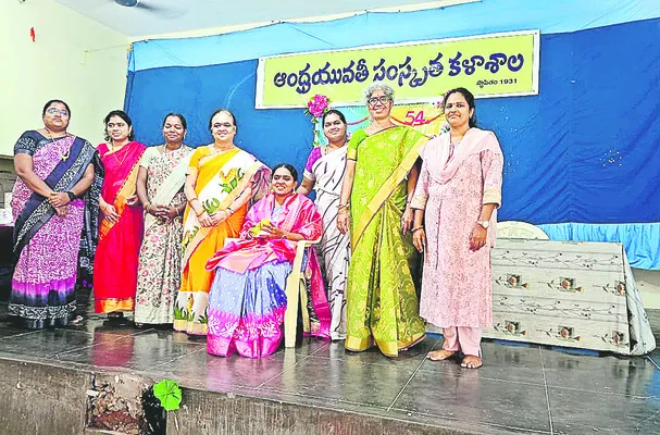 విలక్షణానికి ప్రతీకలు మువ్వురు తల్లులు