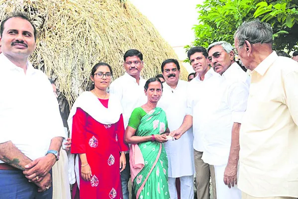 స్మార్ట్‌ కార్డుతో సులభతర సేవలు 
