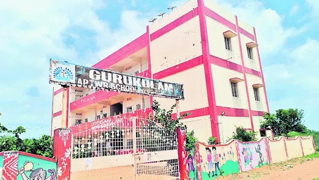 హాజరులో కనికట్టు... బిల్లులు కొల్లగొట్టు