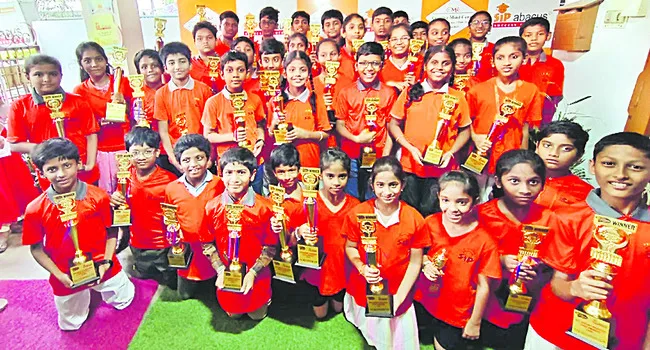 సిప్ అబాకస్ విజేతలకు అభినందన