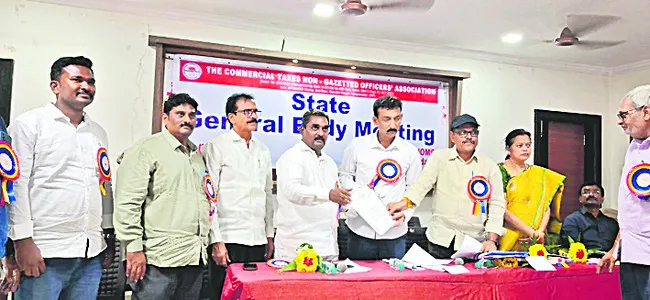 ఉద్యోగులకు అండగా ఉంటాం