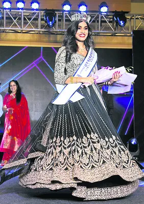 ‘మిస్‌ విశాఖ’గా డాక్టర్‌ సృజన 