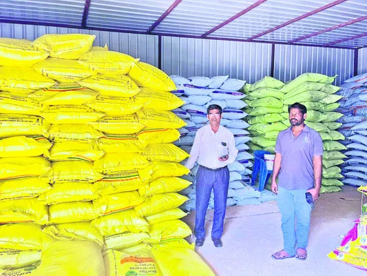 అధిక ధరలకు యూరియా విక్రయిస్తే చర్యలు
