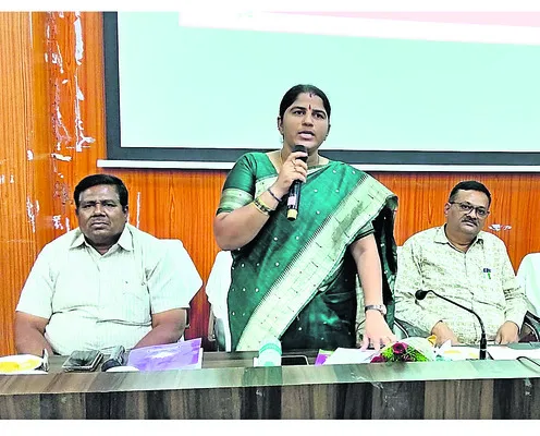 సమాజాభివృద్ధిలో మహిళల పాత్ర కీలకం