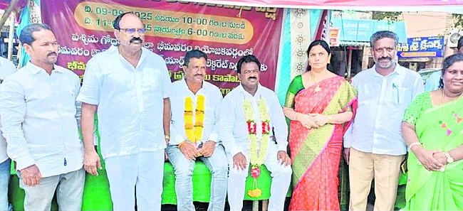 భీమవరంలో కలెక్టరేట్ కోసం దీక్ష