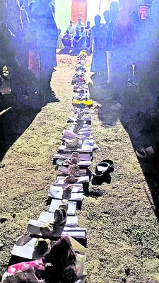 క్యూలో పాస్బుక్కులు!