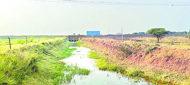 గండ్లు పూడ్చరేం?