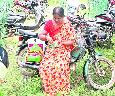 ఉదయం నుంచే బారులు