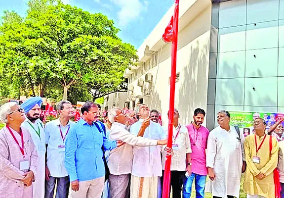 సాగు భూముల్ని కార్పోరేట్లకు కట్టబెడుతున్న బీజేపీ 