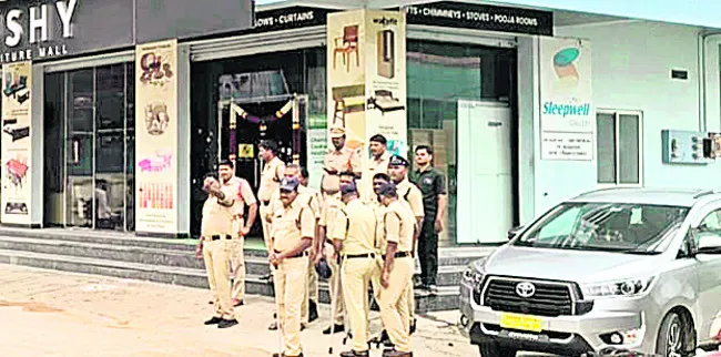 ఆంక్షలు.. అడుగడుగునా ఆటంకాలు