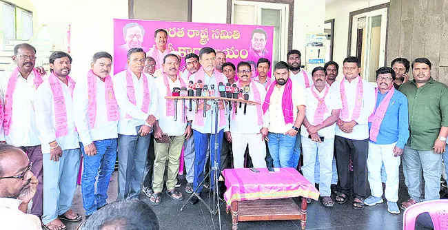 కేసీఆరే ప్రాజెక్టులు పూర్తిచేశారు