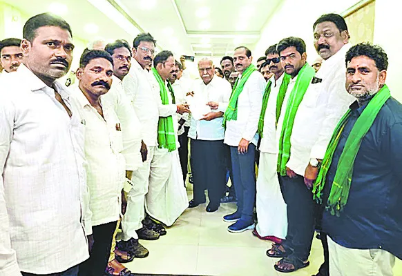 విద్యుత్‌ సబ్‌స్టేషన్లు చిలకలూరిపేటకు తరలింపు ఆపాలి 
