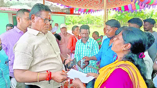 ఎమ్మెల్యే దృష్టికి తడమ   పంచాయతీ సమస్యలు 