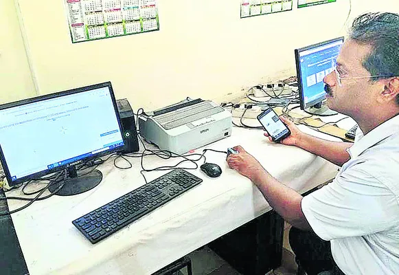టీటీఈలకు బయోమెట్రిక్‌ హాజరు 