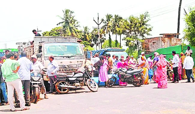 తాగునీటి కోసం రాస్తారోకో 