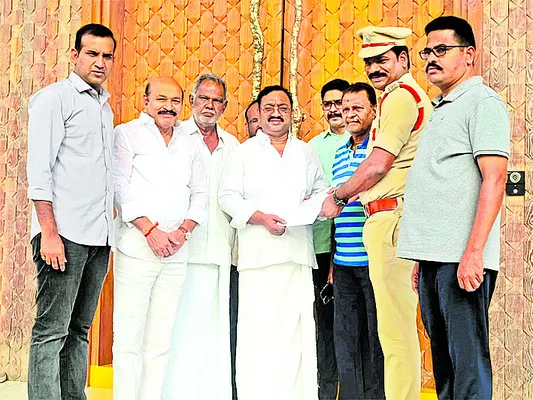 మాజీ 
