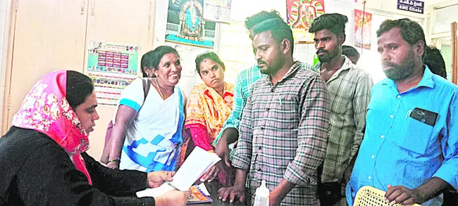 గ్రామంలో లేని మహిళకు ఆశా కార్యకర్త పోస్టు 