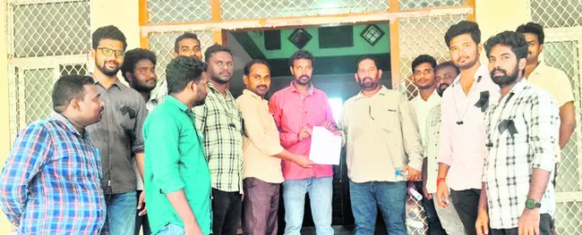 సచివాలయ ఉద్యోగుల నిరసన