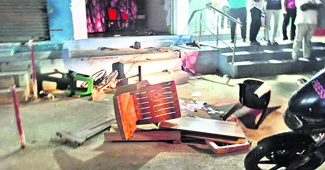 కేఎన్‌ఆర్‌ ట్రావెల్స్‌ కార్యాలయంపై దాడి 