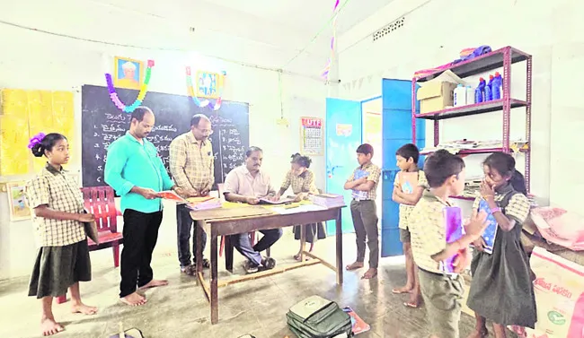 చదువులో వెనుకబడిన విద్యార్థులపై ప్రత్యేక శ్రద్ధ 