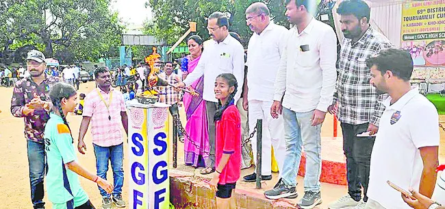 క్రీడల్లోనూ విద్యార్థులు రాణించాలి