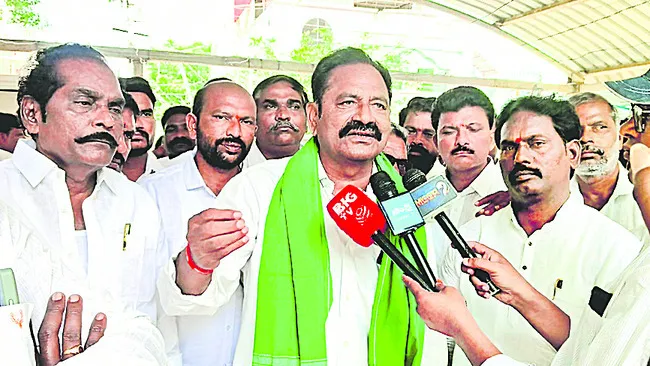 మాజీ