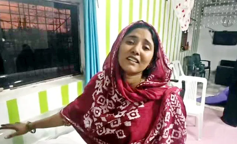 Adopted Girl Perform Mothers Last Rites In Kamareddy