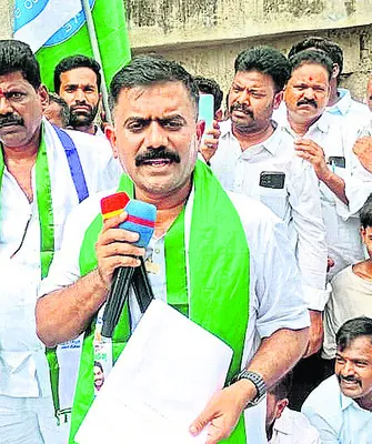  సంక్షోభంలో వ్యవసాయం 
