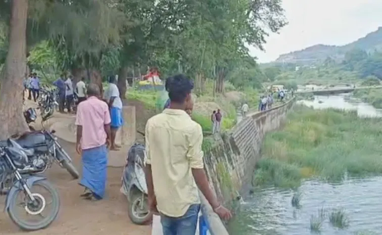 తమిళనాడులో ఏపీ ఫ్యామిలీ ఆత్మహత్యాయత్నం.. ఇద్దరు మృతి
