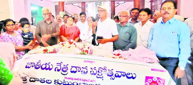 కేఎంసీకి పార్థివదేహం అప్పగింత