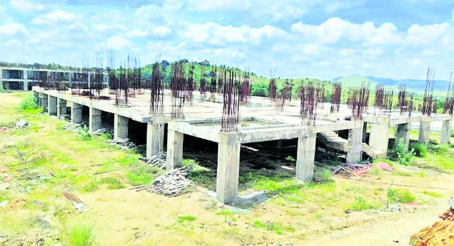 పేదల వైద్యం.. ప్రైవేటు పరం 