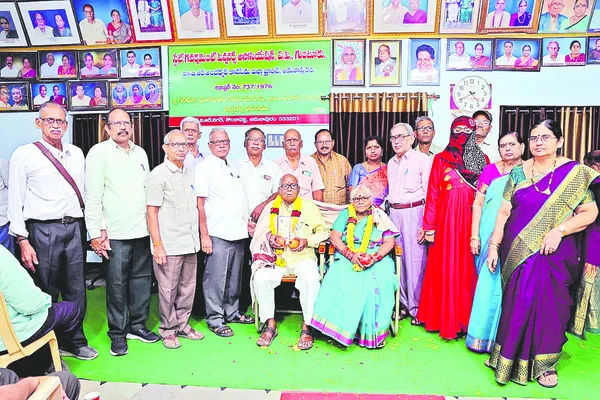 పెన్షనర్లపై ప్రభుత్వ నిర్లక్ష్యం తగదు