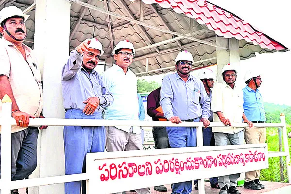 లక్ష్యానికి అనుగుణంగా ఉత్పత్తి సాధించాలి