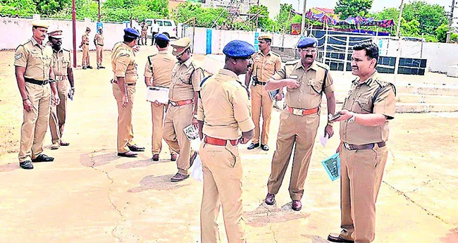 నిఘా వలయంలో పరమకుడి 
